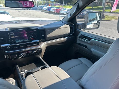 Used 2024 GMC Sierra 2500 SLT image 16