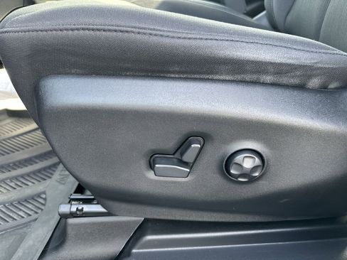 Used 2019 Chrysler Pacifica Touring Plus w/ S Appearance Package FWD image 18