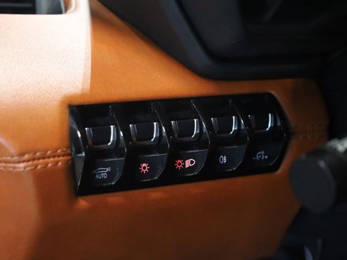 Used 2018 Lamborghini Aventador S image 19