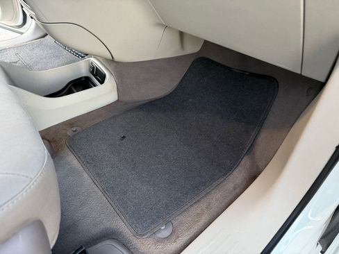 Used 2017 Chrysler Pacifica LX image 24