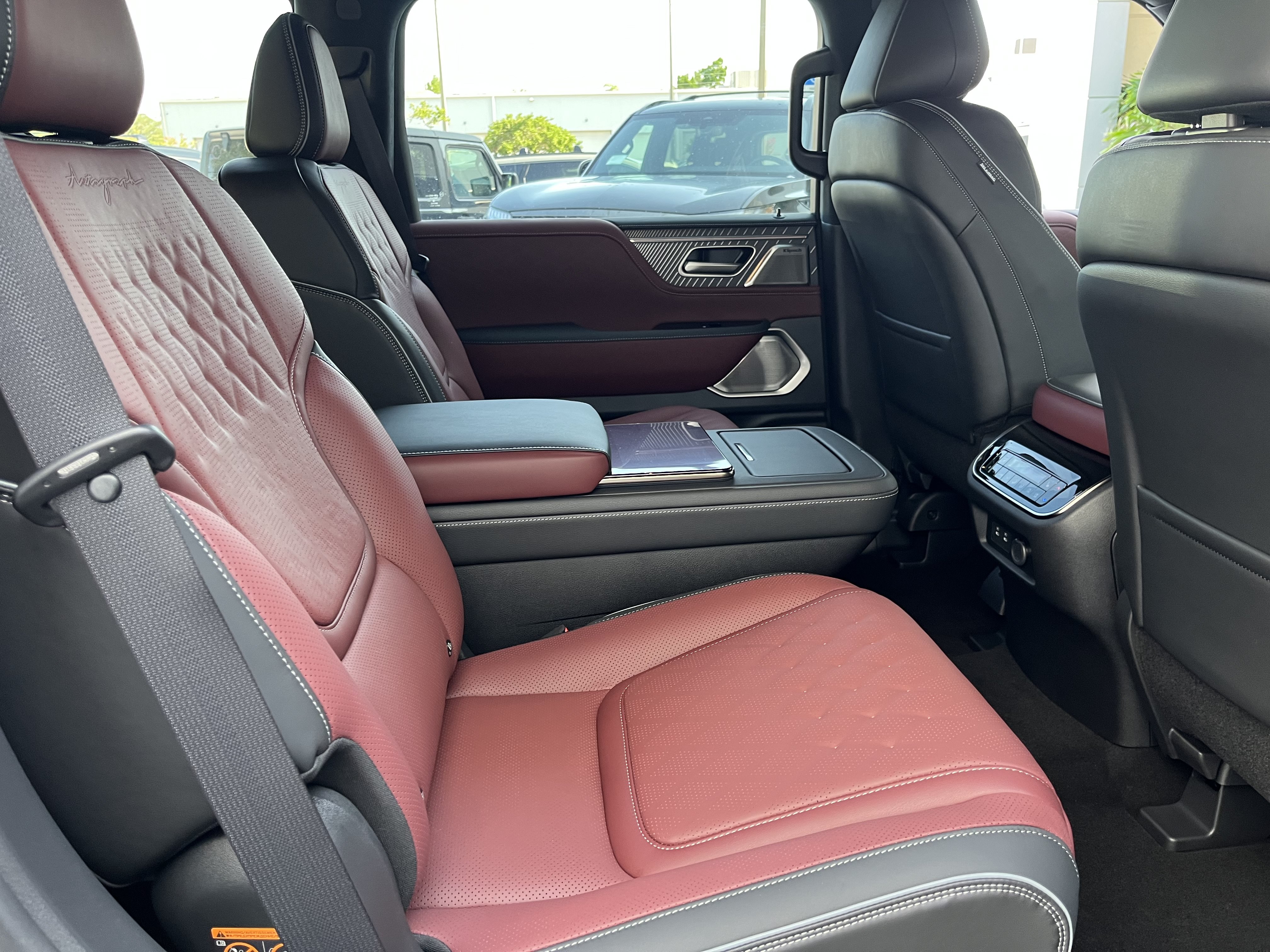 New 2027 INFINITI QX80 Autograph w/ Premium Cargo Package AWD/4WD image 17