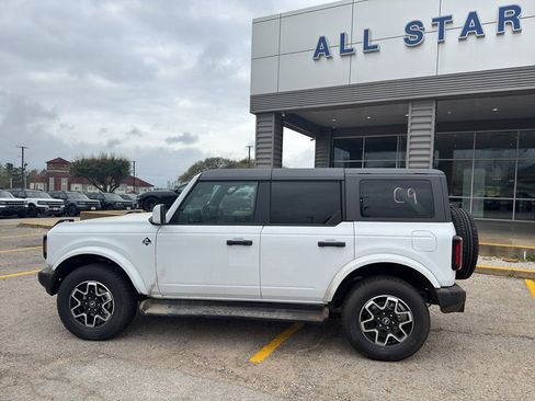 New 2026 Ford Bronco Outer Banks image 8