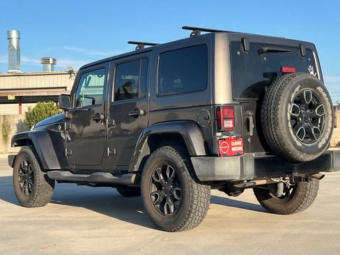Used 2017 Jeep Wrangler Unlimited Sahara image 7