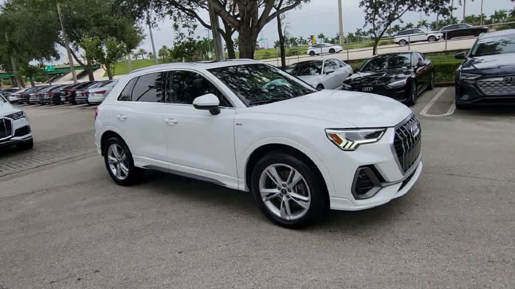 Certified 2024 Audi Q3 2.0T Premium w/ Convenience Package AWD/4WD image 2