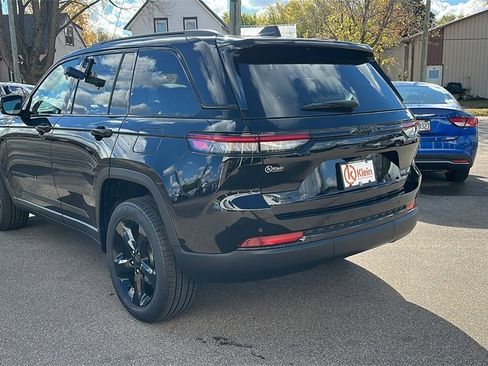 New 2025 Jeep Grand Cherokee Limited w/ Black Appearance Package image 6