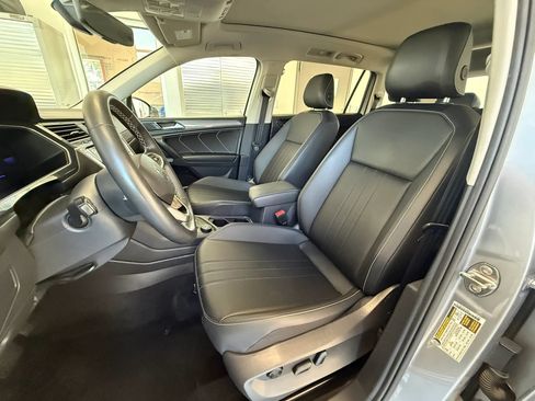 Used 2023 Volkswagen Tiguan SE w/ Panoramic Sunroof Package AWD/4WD image 15