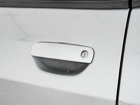 Used 2015 Dodge Challenger SXT image 33