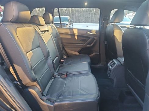 Used 2020 Volkswagen Tiguan SE R-Line w/ 3rd Row Seat Package image 27