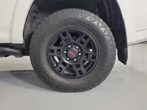 Used 2024 Toyota 4Runner SR5 Premium w/ Moonroof Package image 7