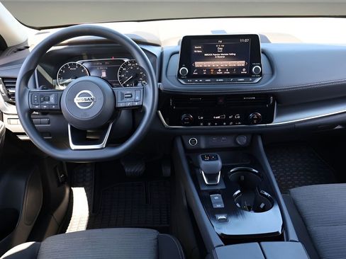 Used 2021 Nissan Rogue SV FWD image 13