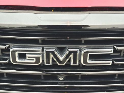 Used 2023 GMC Terrain SLT w/ Infotainment Package II AWD/4WD image 32