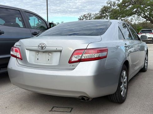Used 2011 Toyota Camry LE image 4