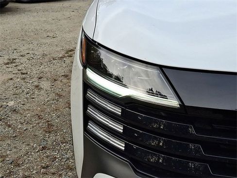 Used 2025 Nissan Kicks SV image 27