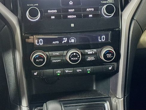 Used 2022 Subaru Ascent Limited w/ Technology Package AWD/4WD image 16
