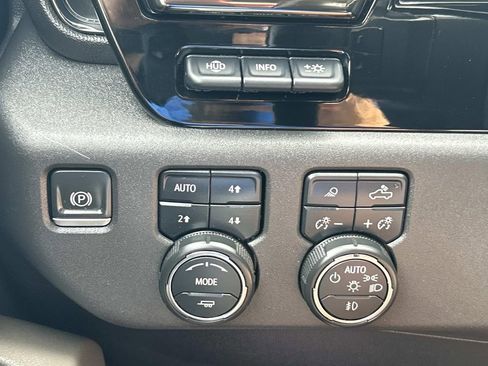 Used 2022 Chevrolet Silverado 1500 ZR2 w/ Technology Package AWD/4WD image 39