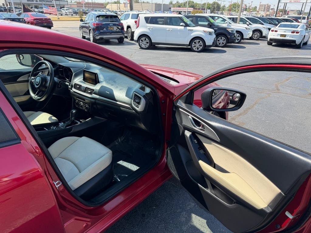 Used 2018 MAZDA MAZDA3 Sport FWD image 9