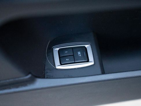 Used 2015 Jaguar XF Portfolio image 20