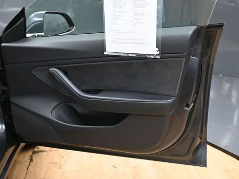 Used 2018 Tesla Model 3 Long Range image 40