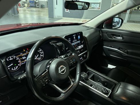 Certified 2023 Nissan Pathfinder SL image 2