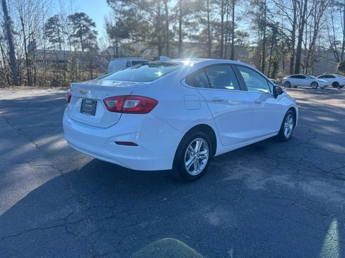 Used 2017 Chevrolet Cruze LT image 7