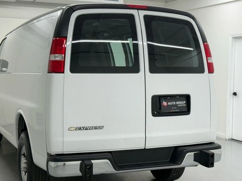 Used 2021 Chevrolet Express 2500 w/ Driver Convenience Package image 11
