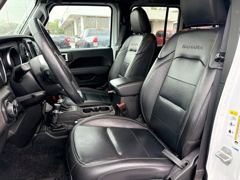 Used 2019 Jeep Wrangler Unlimited Sahara w/ Cold Weather Group AWD/4WD image 17