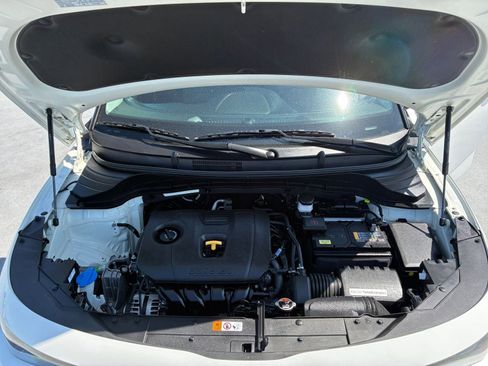 Used 2025 Kia Soul LX w/ LX Technology Package FWD image 30
