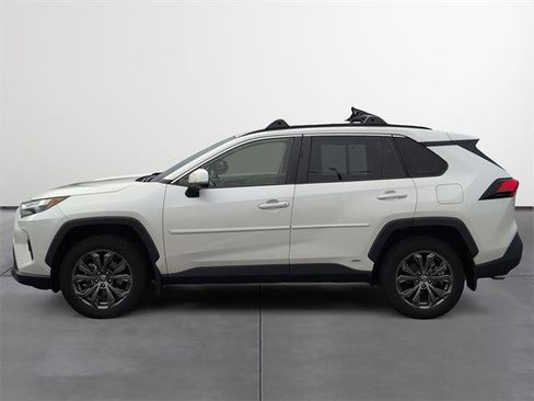 Used 2022 Toyota RAV4 XLE Premium image 3