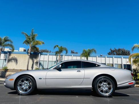 Used 2001 Jaguar XK8 Coupe RWD image 2
