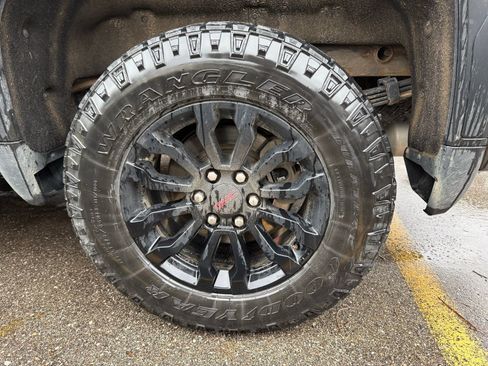 Used 2023 GMC Sierra 1500 AT4X image 7