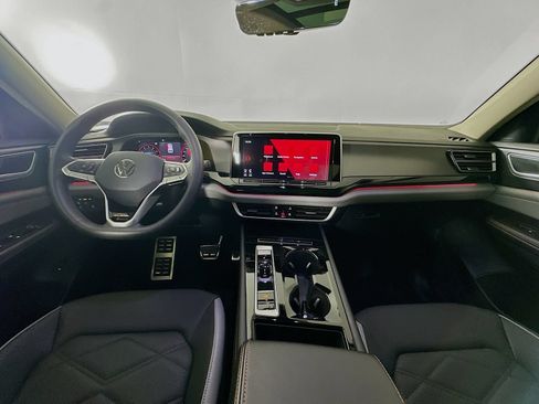 Used 2024 Volkswagen Atlas Peak Edition SEL AWD/4WD image 15