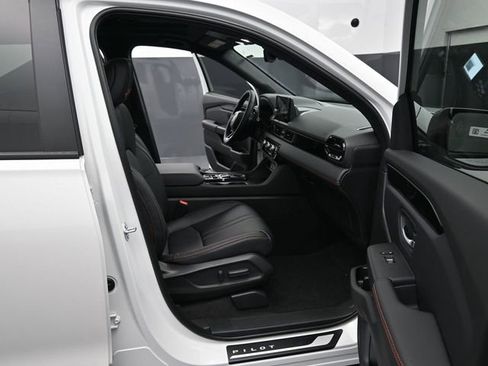 New 2025 Honda Pilot TrailSport image 12