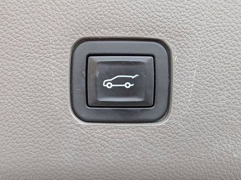 Used 2019 Chevrolet Traverse LT w/ LT Premium Package image 7