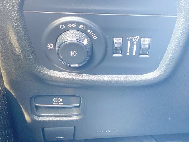 Used 2023 Jeep Grand Cherokee Limited AWD/4WD image 18