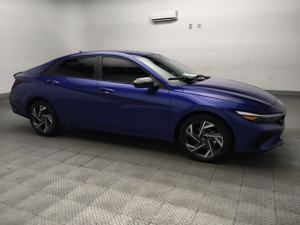 Used 2025 Hyundai Elantra Sport FWD image 11