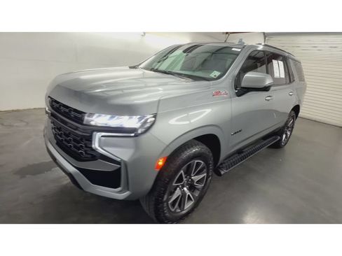 Used 2024 Chevrolet Tahoe Z71 w/ Luxury Package AWD/4WD image 4