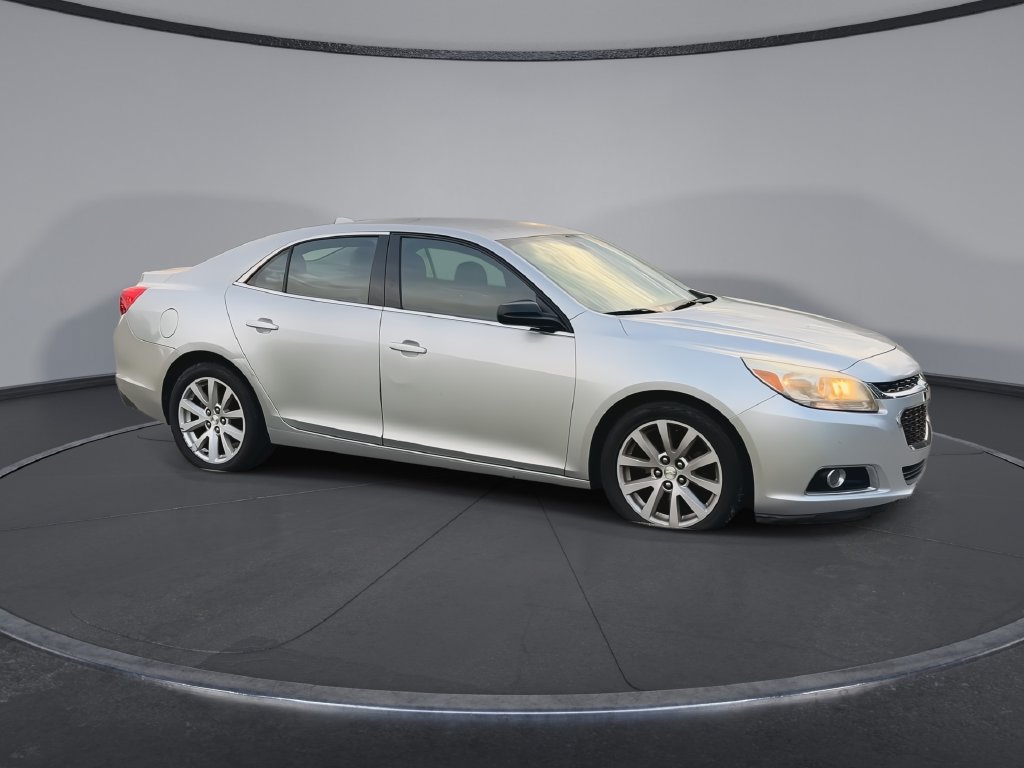 Used 2014 Chevrolet Malibu LT FWD image 2