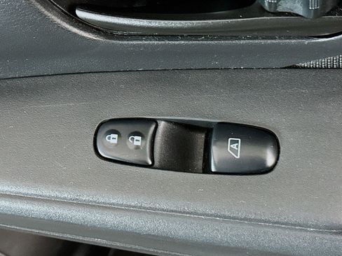 Used 2021 Nissan Kicks S FWD image 29