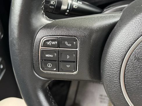 Used 2012 Jeep Wrangler Unlimited Sahara w/ Connectivity Group AWD/4WD image 31