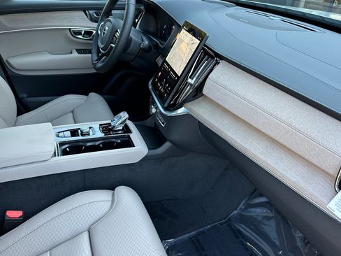 New 2025 Volvo XC90 B6 Ultra AWD/4WD image 14