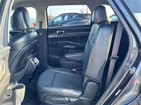 Used 2025 Kia Sorento EX image 28