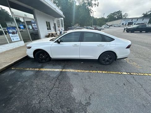 Used 2025 Honda Accord SE image 2