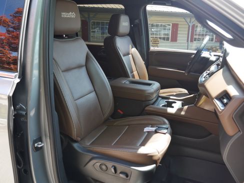 Used 2023 Chevrolet Suburban High Country w/ Max Trailering Package AWD/4WD image 31
