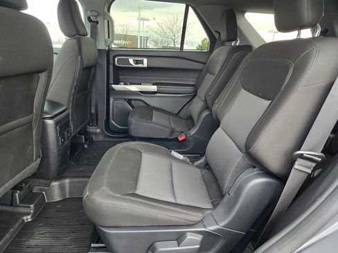 Used 2024 Ford Explorer XLT image 5