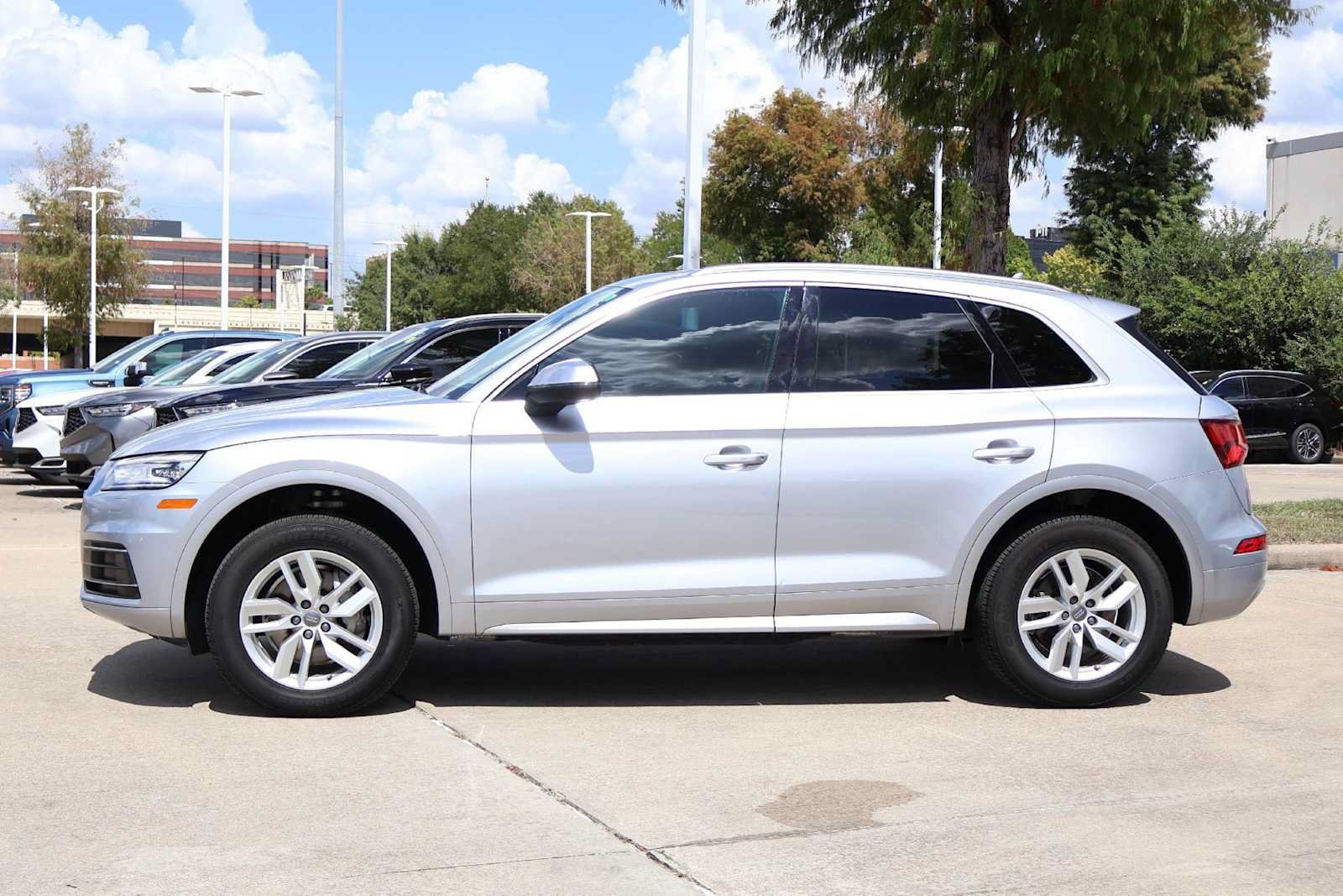 Used 2020 Audi Q5 2.0T Premium w/ Convenience Package AWD/4WD image 3