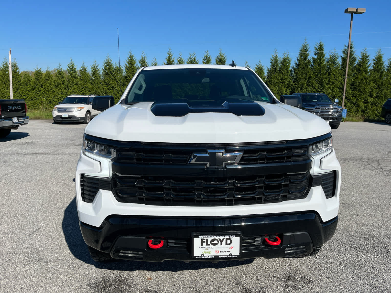 Used 2024 Chevrolet Silverado 1500 LT Trail Boss w/ LPO, Dark Essentials Package AWD/4WD image 8