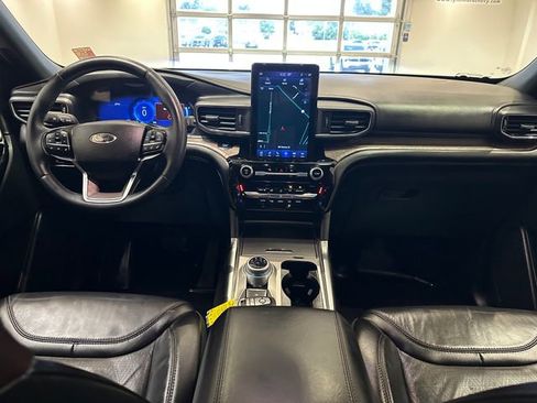 Used 2023 Ford Explorer Platinum w/ Technology Package AWD/4WD image 10
