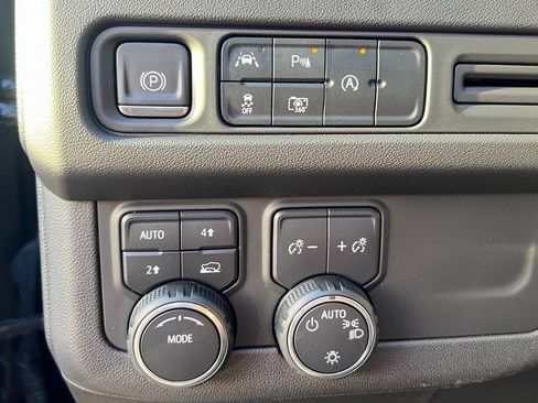 Used 2024 Chevrolet Suburban RST w/ Luxury Package image 9