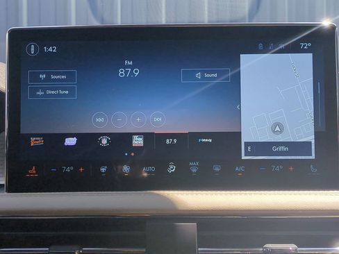 Used 2025 Lincoln Corsair AWD w/ Equipment Group 101A image 19