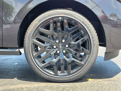New 2026 Ford Expedition Max Platinum w/ Stealth Performance Package AWD/4WD image 9